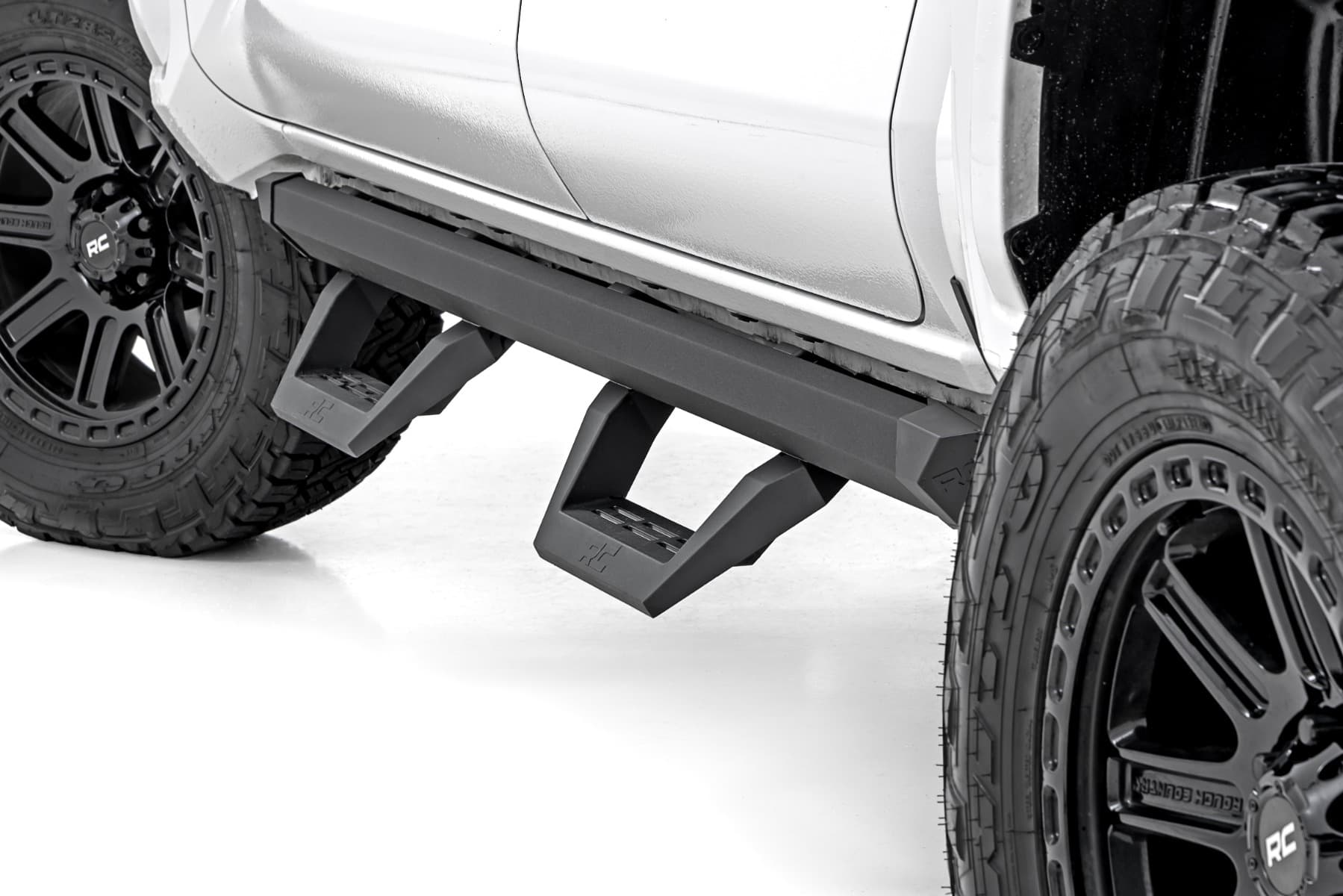 SRX2 Adjustable Aluminum Steps for 2024–2026 Toyota Tacoma Double Cab