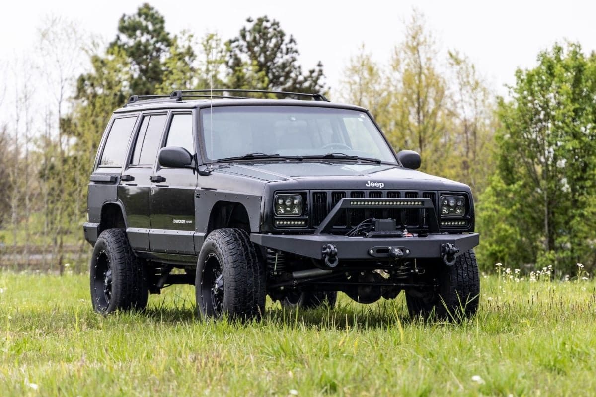 Rough Country lift kit for Jeep Cherokee (1984–2001)