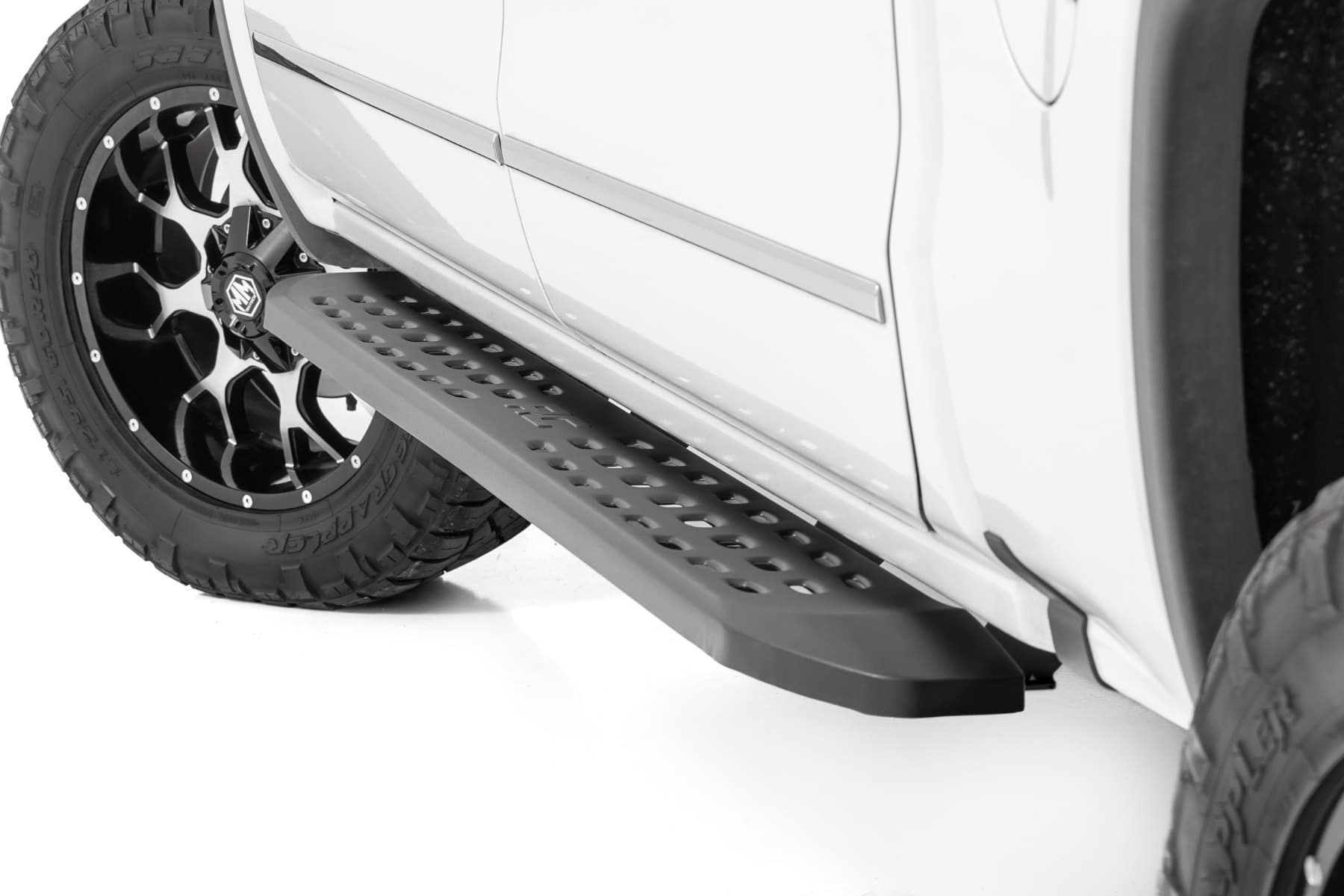 RPT2 Running Boards with 6.75-Inch Step for GM 1500 Crew Cab